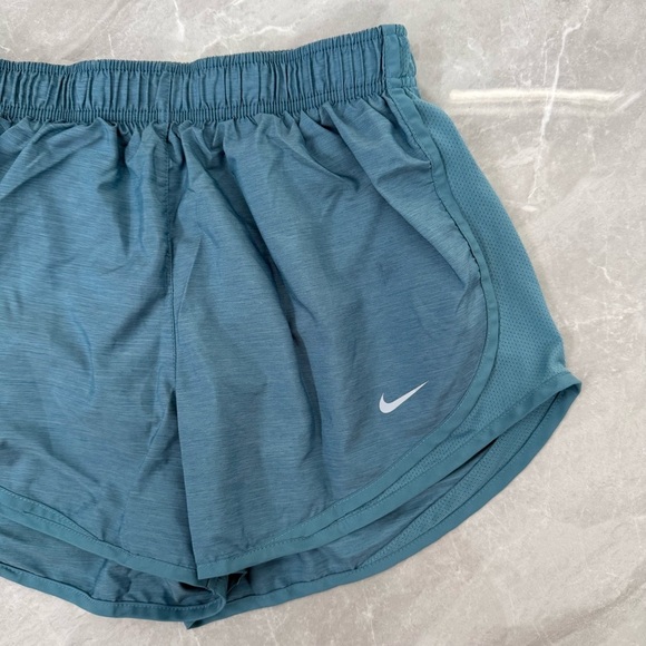 Women’s Nike Dri-Fit Tempo Lined Running Shorts Workout Athletic Size Medium - Picture 4 of 16